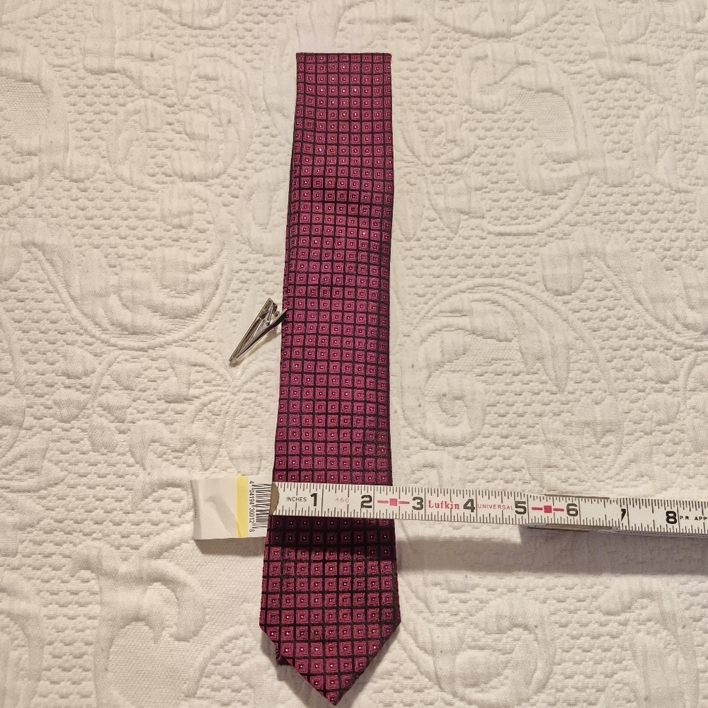 VanHeusen Studio men's tie & tie clip red with black block grid design NWT